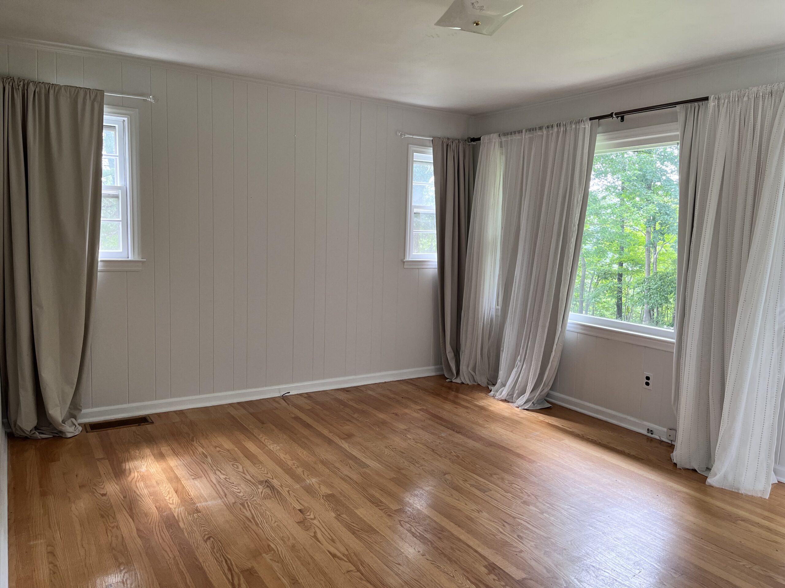 4025 Mount Zion Rd interior living room