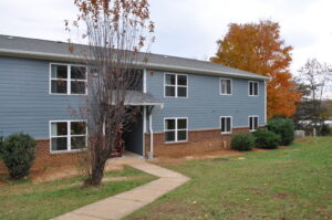 Exterior of building at Laurel Woods Apartments