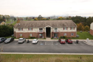 Exterior of building at Hunt Ridge Apartments